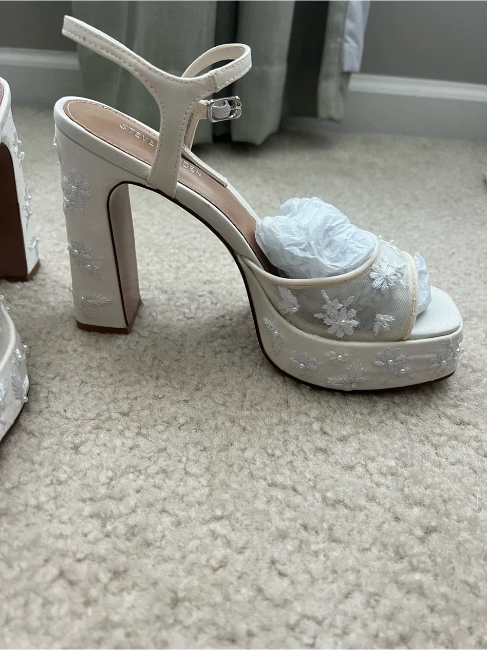 Steve Madden Ivory Floral Embroidered Platform Sandals - Picture 3 of 9